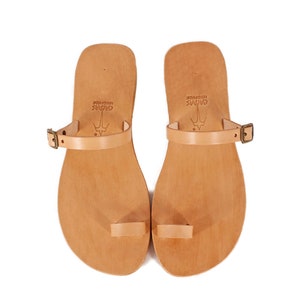 Sandales en cuir pour homme, sandales barefoot gay, sandales toe ring pour hommes, sandales dété plates tendance pour lui AURA M image 4