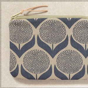 Täschchen, Geldbörse aus japanischem Stoff, mit Blumen, blau und natur, schönes Geschenk für Frauen, Freundin oder Mama
