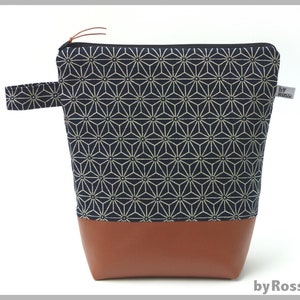 Very large toiletry bag in XXL made of Japanese fabric in blue with Asanoha pattern, inside with oilcloth and two inside pockets