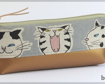 Pencil case/ make-up bag made of Japanese fabric with cats. Great for putting up. Nice gift for cat fans