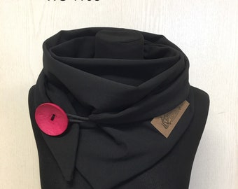 Schal warm und weich schwarz mit Knopf von delimade Wickelschal Geschenk beste Freundin Dreieckstuch Damen