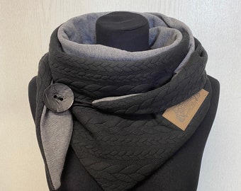 Wickelschal grau schwarz Zopfmuster Strick Geschenk Tuch mit Knopf Dreieckstuch Damen von delimade
