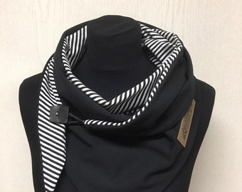 Wickelschal schwarz weiß gestreift Tuch mit Knopf XXL Dreieckstuch Damen von delimade / Geschenk Weihnachten
