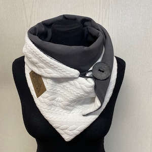 Scarf cable pattern with button white gray knit gift, Valentine's Day wrap scarf triangular scarf women by delimade