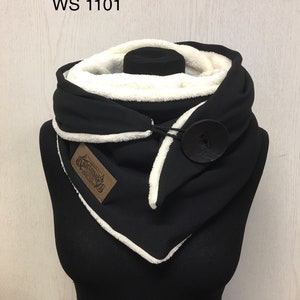 Warmer Schal Wickelschal schwarz weiß mit Knopf und Fleece Knopfschal von delimade Dreieckstuch Damen Geschenk