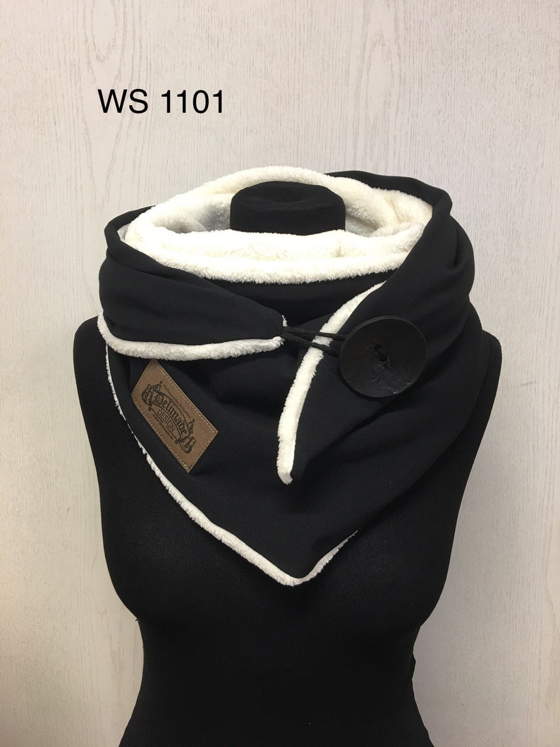 Warmer Schal Wickelschal schwarz weiß mit Knopf und Fleece Knopfschal von delimade Dreieckstuch Damen Geschenk imagem 1