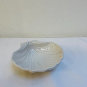 French shell-shaped soap dish, 1950s