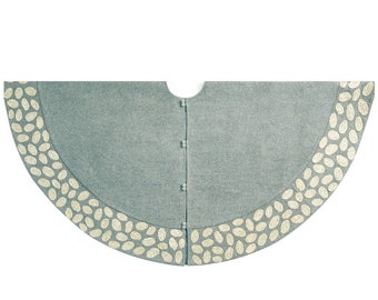 Luxurious Handmade Wool Christmas Tree Skirt - 60" Gray with Pebble Border, Elegant Neutral Heirloom