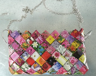 Upcycling bag/clutch from old magazines