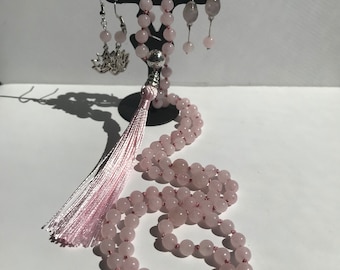 Collana Mala in quarzo rosa con orecchini: annodata a mano, set di 108 perle.