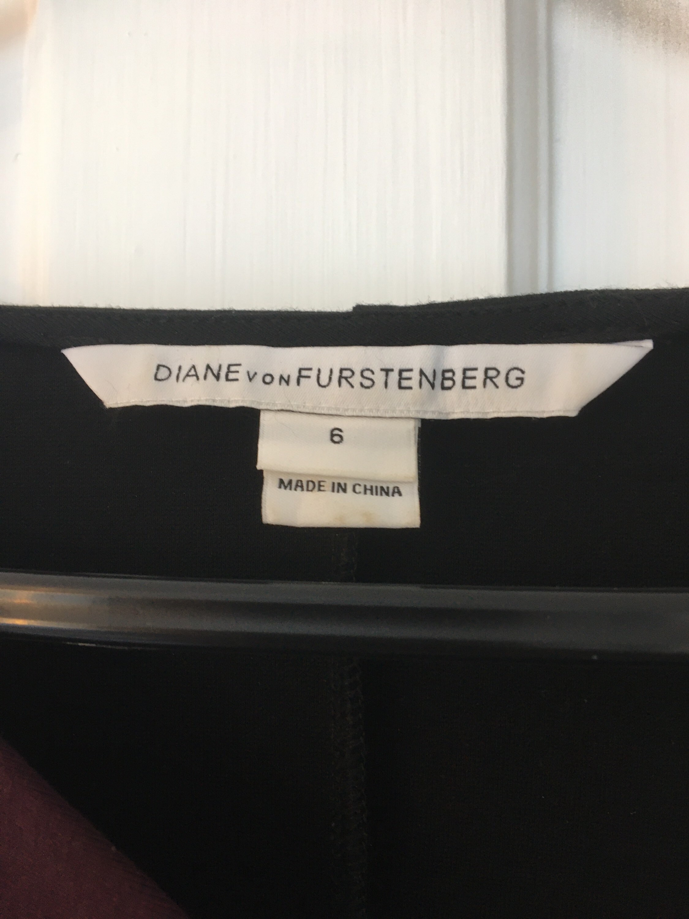 Robe Diane Von Furstenberg Gladys Taille 10 - Noir/Pourpre/Rouge - Sans Manches Et Cintrée (NWT)