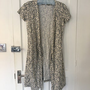 Diane Von Furstenberg Vintage Wrap Dress. The original wrap. 100% silk. Dainty daisy pattern. Black white and yellow. Small