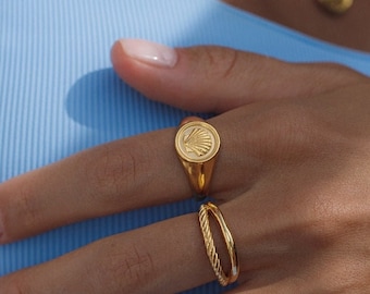 Shell Gold Ring Size Adjustable,Ocean Lover Handmade Summer Jewelry,Beach Ring,Dainty Ring, Minimalist Gold Jewelry, Ocean Themed Gold Ring