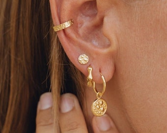 Bamboe Huggie goud, handgemaakte sieraden, strand oorbellen, tweede oor gat oorbellen, zomer sieraden, bamboe oorbellen, hoepel oorbellen goud rond