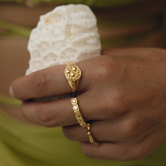 Anillo de sol y luna de oro, anillo de oro con motivo de sol y