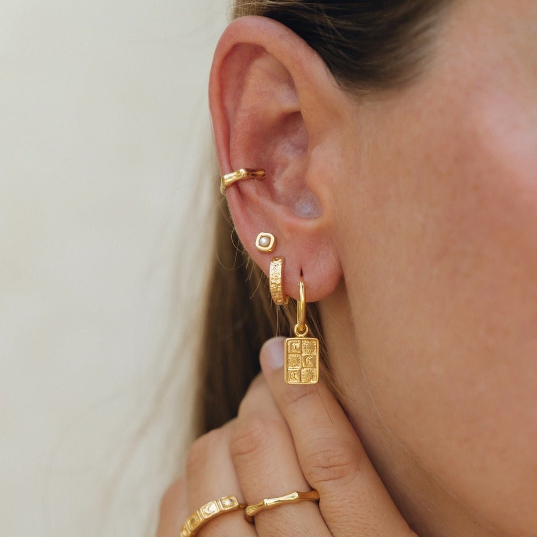 Sun & Moon Earrings Gold,Minimalist Hoop,Elegant Trendy Earings,Moon Earrings,Light weighed Hoops,Sun Hoops Gold