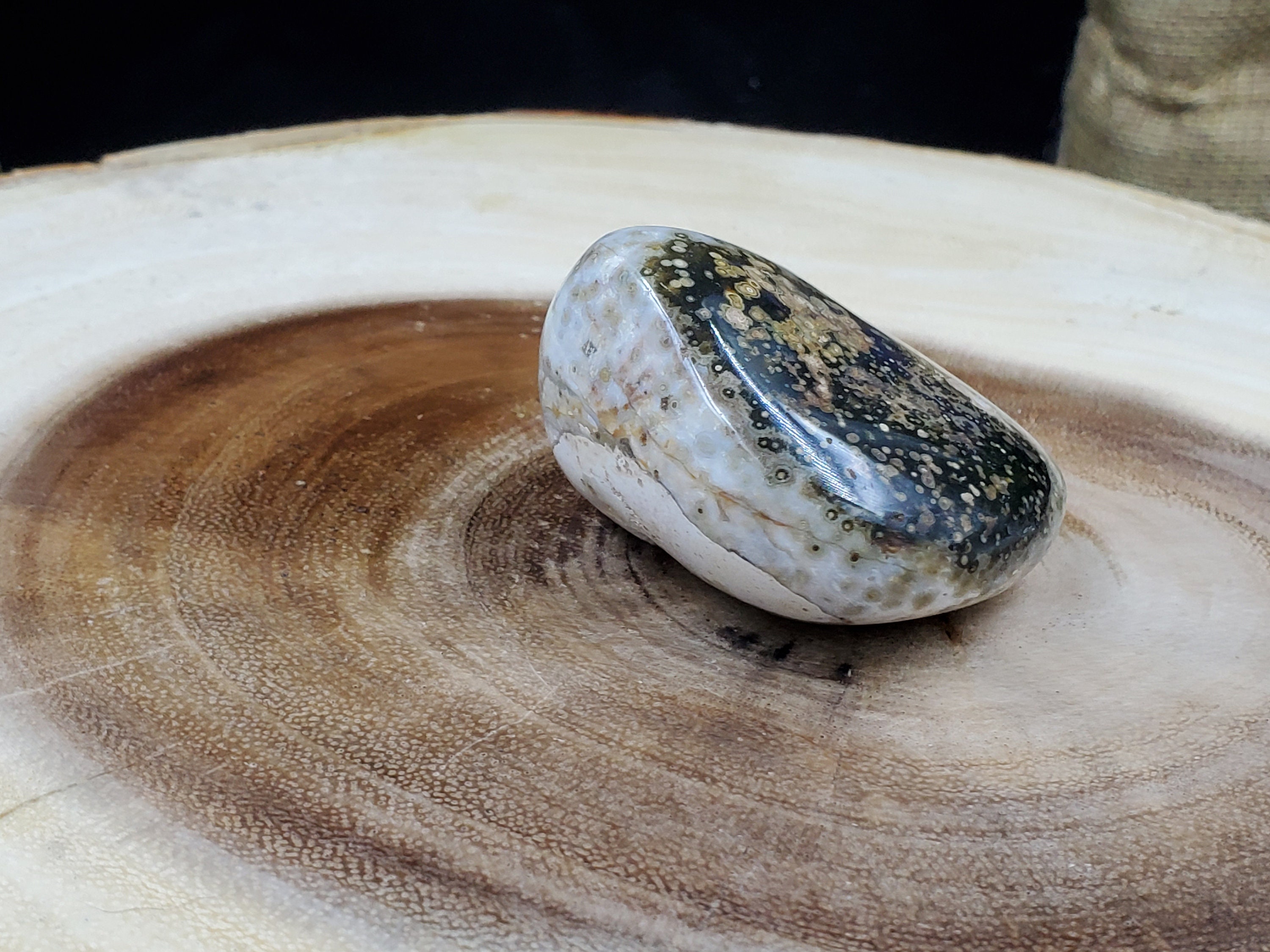 Ocean Jasper Palm Stone, 104 grams / 5 cm O186