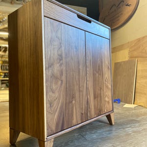 Modern Bar Cabinet / Walnut Bar Cabinet / Modern Bar Cabinet / MCM Bar Cabinet / Wood Bar Cabinet / Liquor Cabinet / Wood Liquor Cabinet