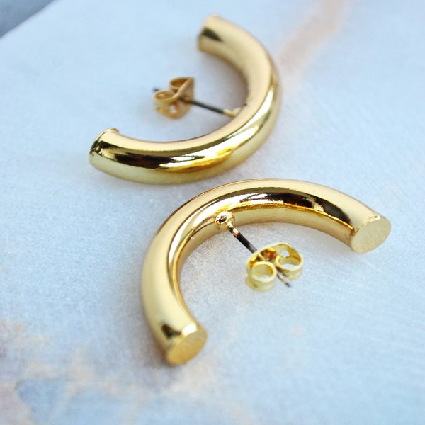 Chunky Gold Huggie Cuff Earrings,  Arc Earlobe Hugger Earrings, Modern Arch Earring, Minimalist Earlobe Cuff Earring,Lightweight Half Moon