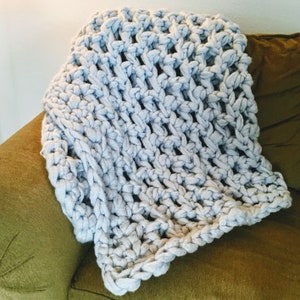 Fast cozy Crocheted Jumbo Throw Blanket Pattern image 4