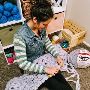 Fast cozy Crocheted Jumbo Throw Blanket Pattern image 9
