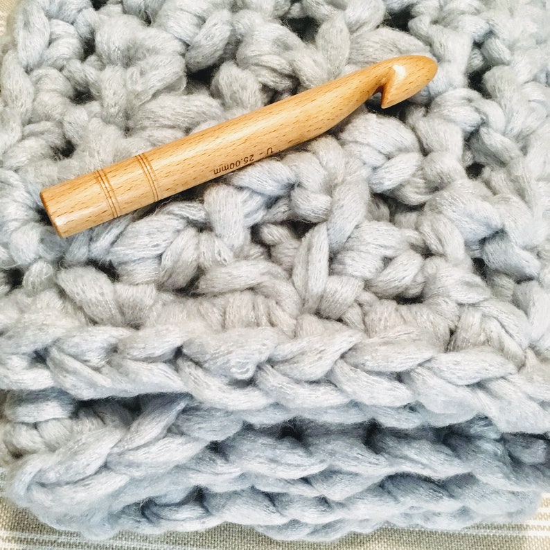 Fast cozy Crocheted Jumbo Throw Blanket Pattern image 5