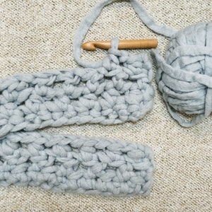 Fast cozy Crocheted Jumbo Throw Blanket Pattern image 2
