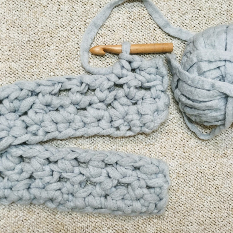 Fast cozy Crocheted Jumbo Throw Blanket Pattern image 2