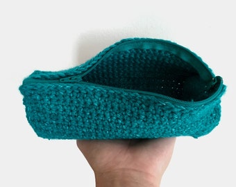 Easy Handmade Crocheted Zippered Pouch Pattern