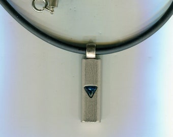 Collar chain with rhinestone pendant matt silver. + montana blue size. 40