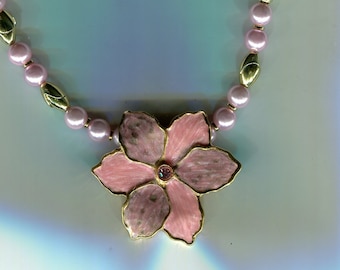 80er Jahre Perlen-Kette rosa Blüte Gr. 44