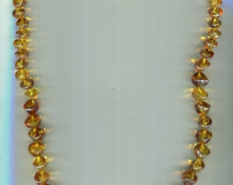 Collar de perlas hecho a mano tamaño óptica ámbar. 64