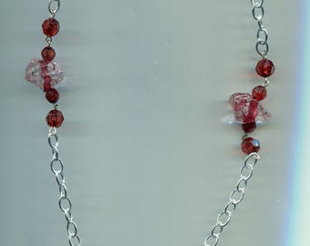 Handgemachte Perlen-Kette mit Messingringe silber + dunkel-rosa + crystal 126 cm