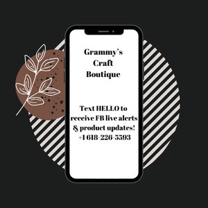 Puede incluir: Un smartphone muestra "Grammy's Craft Boutique" con el texto "&iexcl;Env&iacute;a un mensaje con HELLO para recibir alertas de FB y actualizaciones de productos!" El tel&eacute;fono est&aacute; sobre un fondo negro con elementos decorativos.