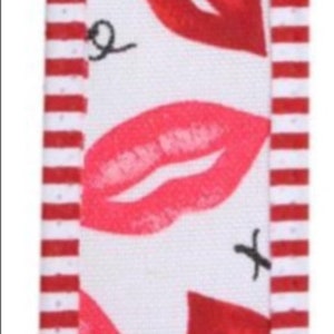 Lèvres câblées pour la Saint-Valentin de 1,5 po. x 10 YD, rouleau, ruban coeur Saint-Valentin, RGA829127