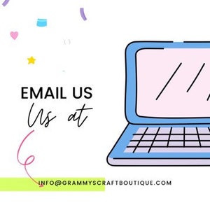 Puede incluir: Un port&aacute;til azul claro con un teclado negro y una pantalla rosa claro. El texto "EMAIL US" y "us at" est&aacute;n en el lado izquierdo de la imagen. La direcci&oacute;n de correo electr&oacute;nico "INFO@GRAMMYSCRAFTBOUTIQUE.COM" est&aacute; en la parte inferior.
