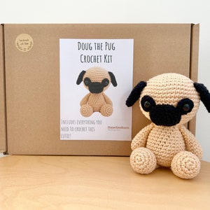 Haakpakket voor een schattige amigurumi-hond ~ Doug the Pug ~ DIY-pakket/knutselpakket/startpakket