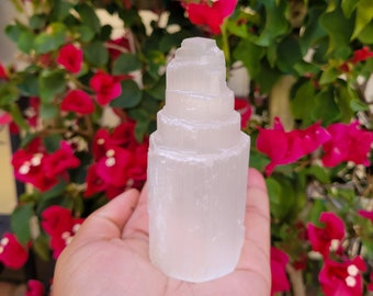 Torre di selenite: grattacielo di cristallo naturale, strumento di purificazione energetica