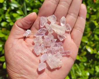 Autentici cristalli di Kunzite grezza: pietra preziosa metafisica per la creazione di gioielli