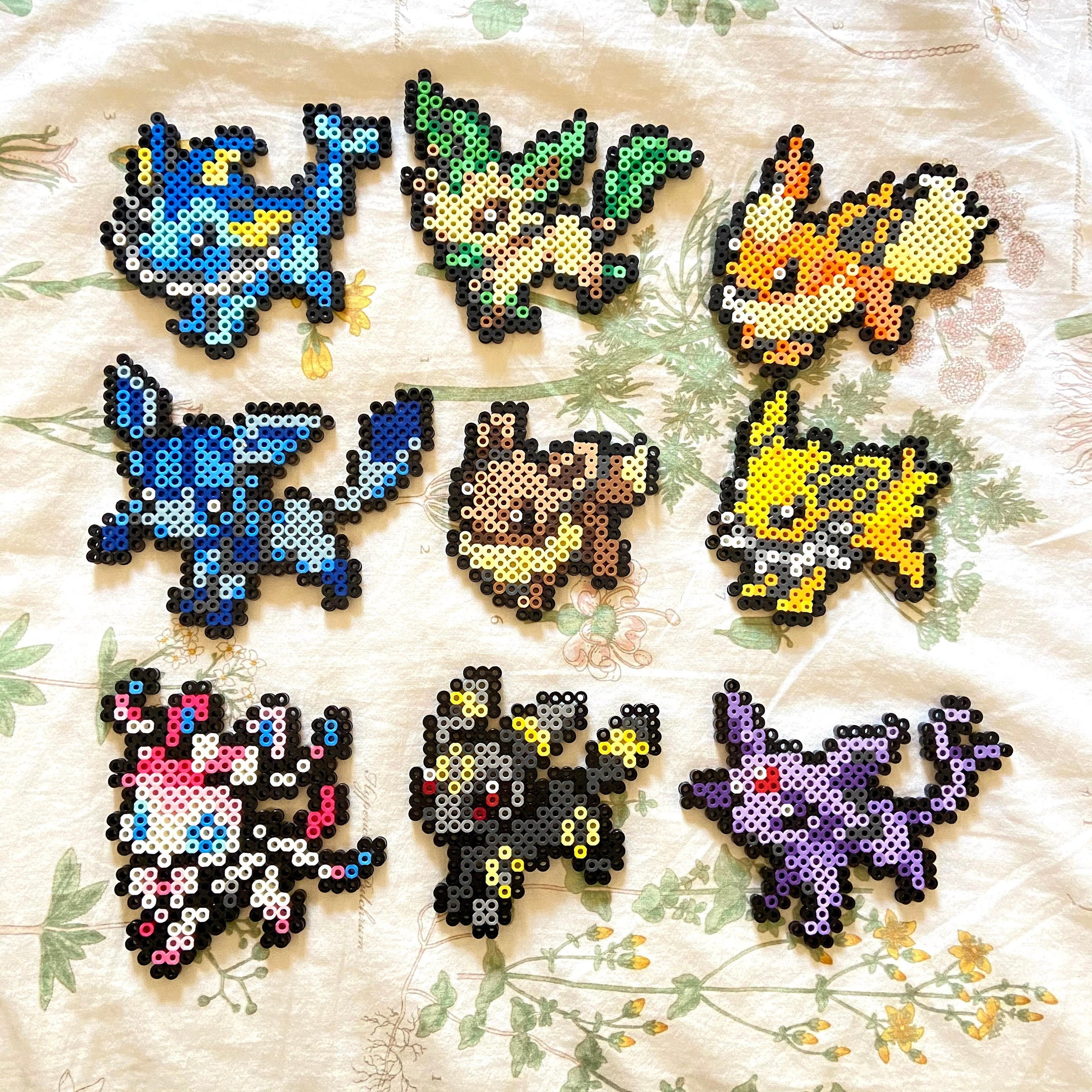 Chaveiro Pokemon Evolução Eevee, Vaporeon Glaceon Leafeon Espeon Jolteon  Flareon Umbreon (Hama Beads/ Pixel Art/ Perler Beads/ Pixel Arte) -  Escorrega o Preço