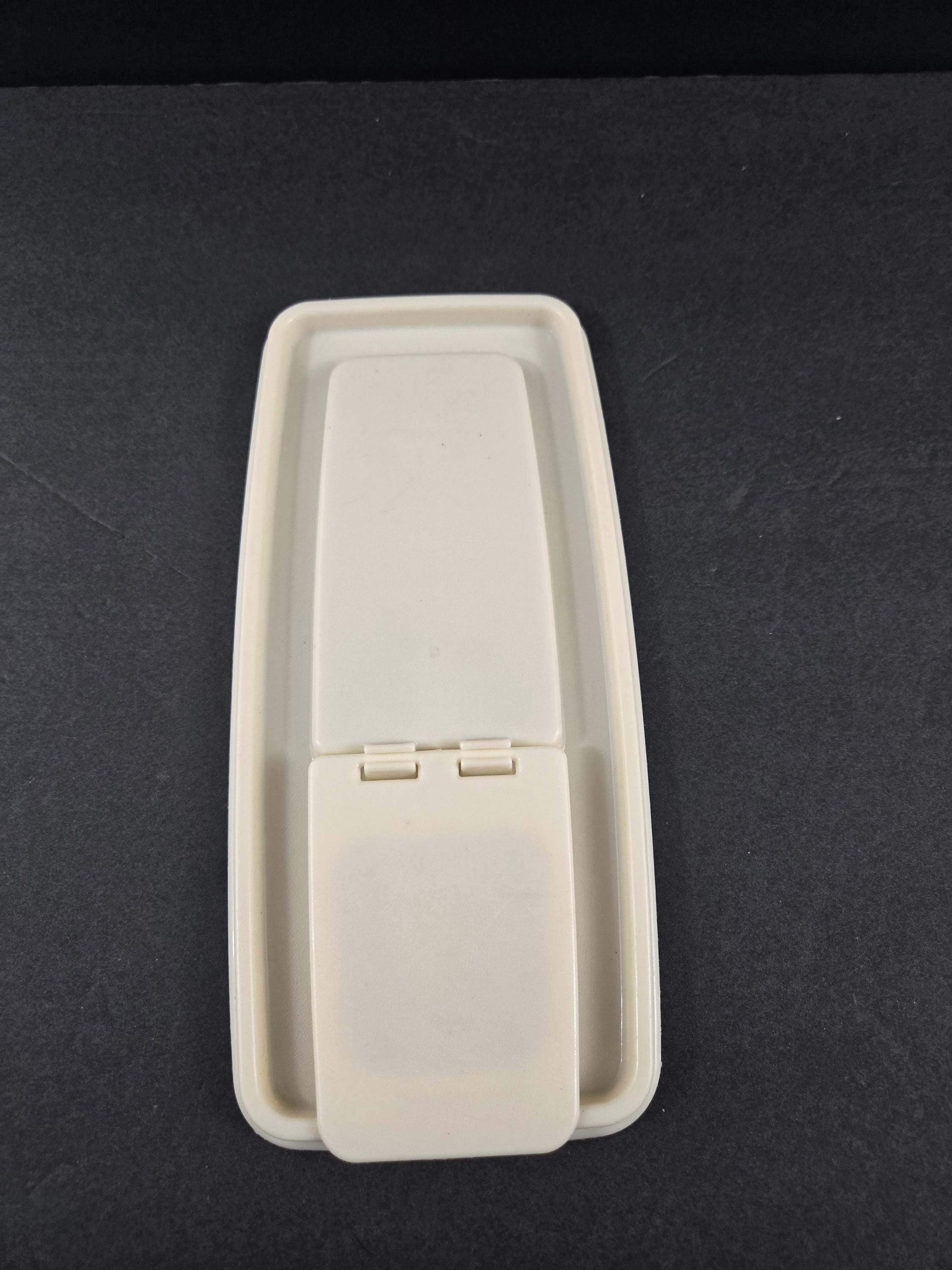 Rubbermaid Servin Saver #3 Replacement Lid ONLY 0089 Almond Flip Top for 13c Keeper Vintage