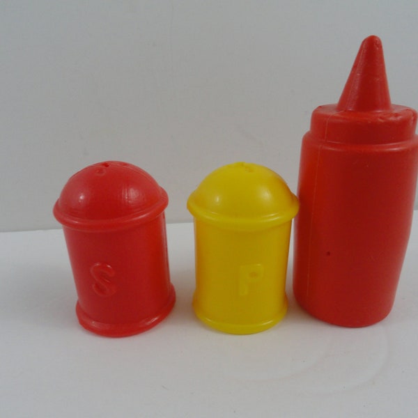 Toy Food Ketchup Salt Pepper Shaker Red Yellow CDI Accessory Kids Kitchen Plastic