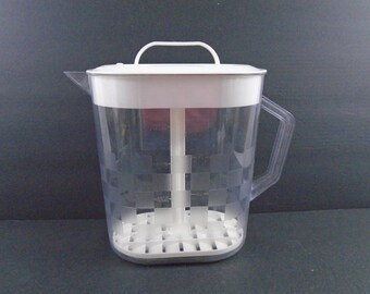 Pampered Chef 2275 Quick Stir Pitcher Family Size Gallon Checkered Design Plunger 2000