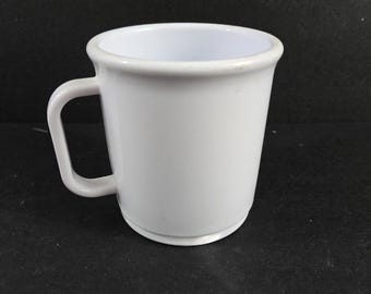 Vintage 1990's Rubbermaid 10 oz white Melamine Mug 3813 Picnic Camping Hot Chocolate