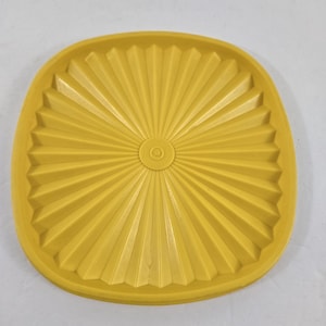Tupperware Yellow 837 Replacement Servalier Seal Cover Lid Only Square 8.25in Starburst Vintage