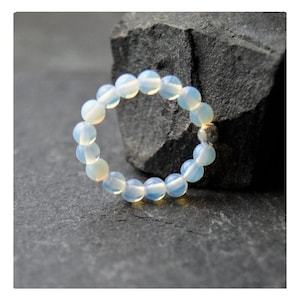 Opalith Ring Edelsteinperlen 4mm einzigartiger Schimmer Perlen 4mm elastisches Schmuckband Accessoire Frühlingsoutfit Geschenk Geburtstag
