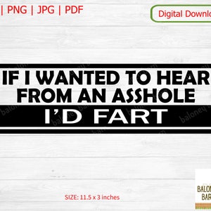 Puede incluir: Gráfico de descarga digital en blanco y negro con el texto "IF I WANTED TO HEAR FROM AN ASSHOLE I'D FART". El gráfico está sobre un fondo de madera blanca. El gráfico mide 29,2 cm por 7,6 cm.