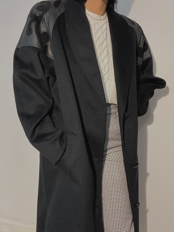 Vintage 80s Western Black Wool Blend Coat with Leather Shoulders | Minimalist style | The Perfect Coat