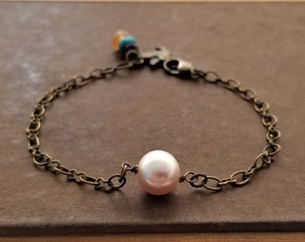 Freshwater pearl bracelet Gemstone bracelet Minimalist bracelet Bird charm bracelet Pearl bracelet Boho Pearl bracelet Gift for her