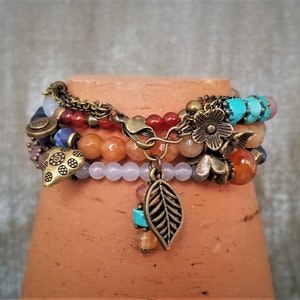Conjunto de pulseiras com pedras preciosas mistas: pulseiras empilháveis estilo boho em latão antigo
